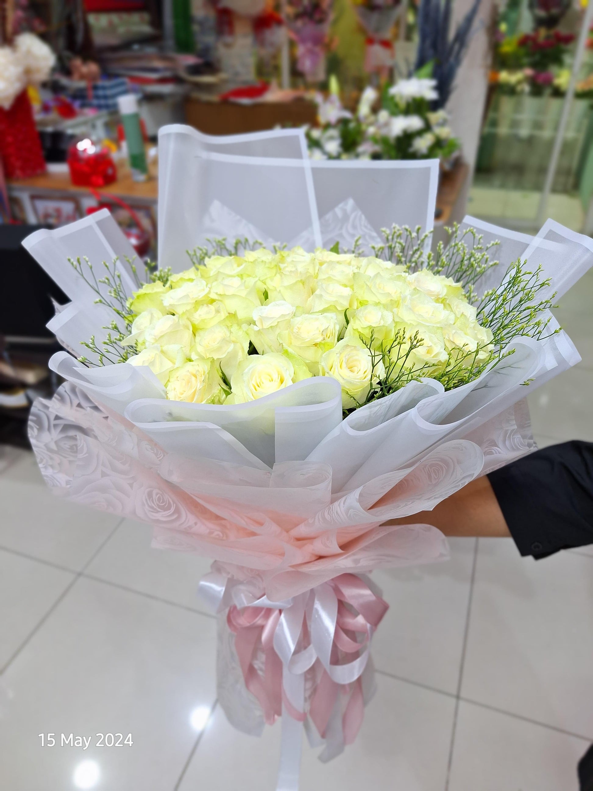 Classic White Rose Bouquet - FlowerSouq